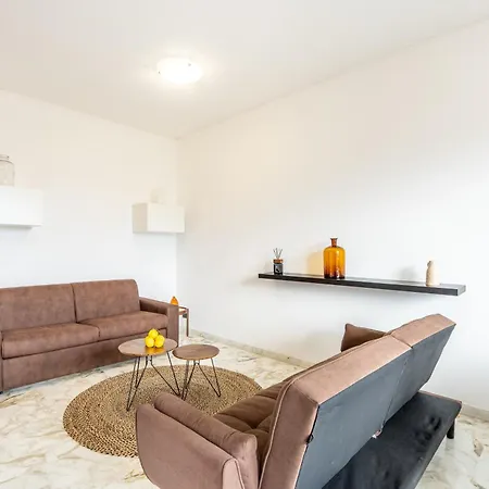 Sea House With Parking Apartment
