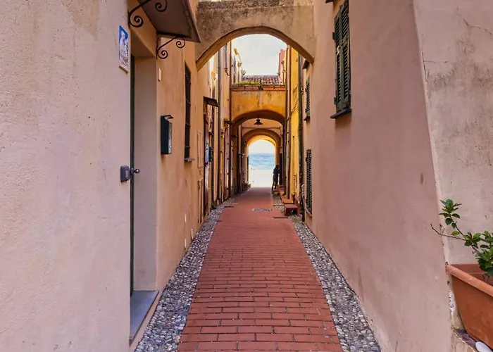 Sea House With Parking Appartement Savona
