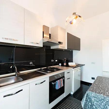 Sea House With Parking Savona